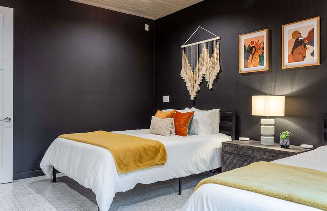 Upstay - Pristine Pool Palace - 7min to Rainey St - Photo 24