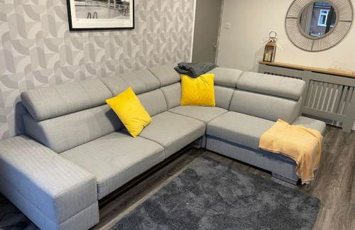 Modern 2BR Flat in Sale - Peaceful Stay in M33 - Great Transport Links - Photo 11