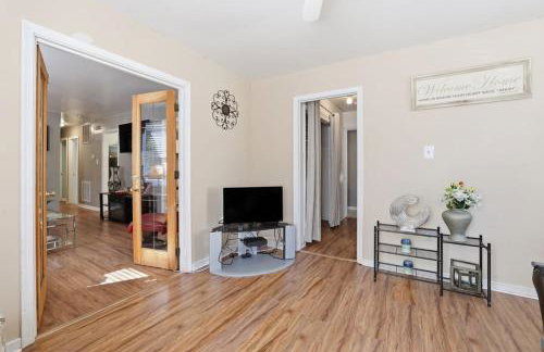 Next Stop! Comfort! 3 BR Near Amtrak Station! - Foto 30