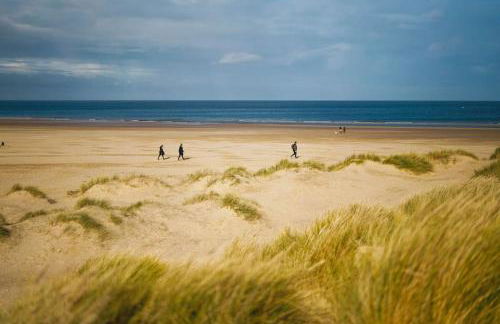 Knyvetts sleeps 6, 3 double beds, pretty garden - Foto 3