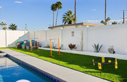 Desert Glow Getaway - Pool - Lounging - Backyard Games - Foto 42