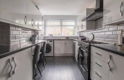 Marston 5 Bedroom Home With Parking Near HS2 & NEC & BHX - Foto 10