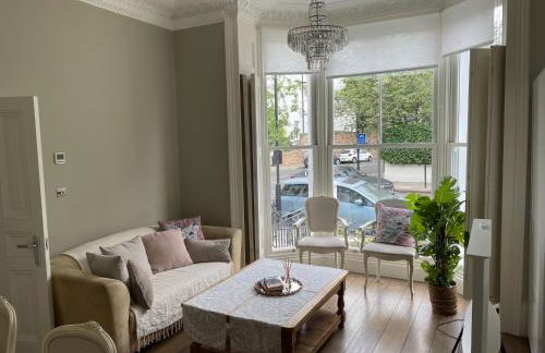 Stylish 3-bedroom flat in Kensington - Foto 1