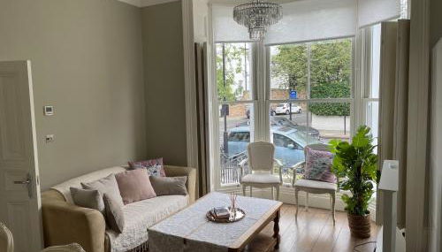Stylish 3-bedroom flat in Kensington - Foto 1