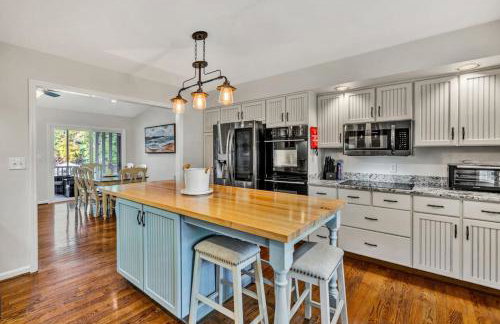 Waterfront Lake House Ideal Dock for Boats, Swimming, Fishing - Foto 35