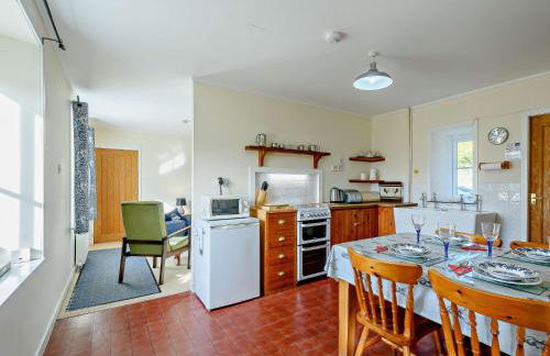 2 bed in Strontian CA046 - Photo 3
