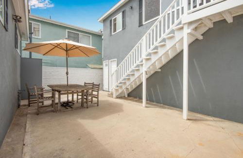 Oceanfront Back Home with View of the Sea - Photo 2