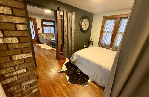 Home 7 beds, 2 baths Farmstay at Pygmy Goat Farm Byron Center Michigan - Foto 8