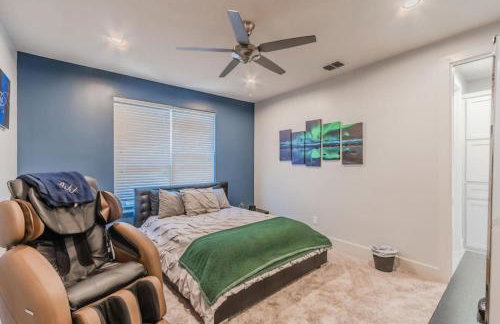 Stunning Townhome Near Uptown - Photo 19