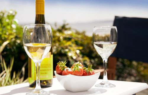 Delightful beachfront apartment - 2 bedrooms sleeps 4 - parking & stunning views - Foto 12