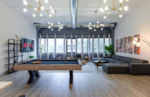 Luxurious 5BR Suite Perfect for Group of 12 guests with Pool table, Optional Parking and Gym Access Near McCormick Place and Soldier Field - Foto 27