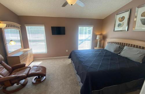 3 Bedroom Villa with Poolside Cinema and Games Room Close to theme Parks sleeps 6 - Photo 13