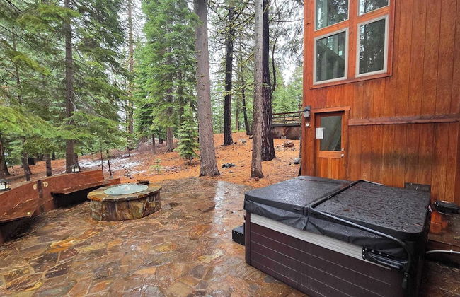 Moosetrack by Avantstay Cozy Cabin In The Of Tahoe Donner w/ Hot Tub - Foto 18