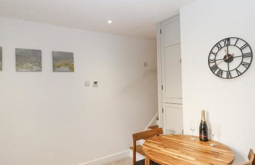 The Cottage on The Square - Photo 10