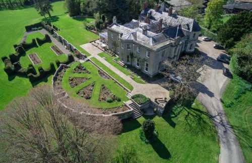 Burton Court - Foto 1