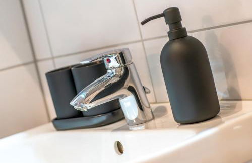 FAIRflats: Küche, Balkon, Arbeitsplatz, Aufzug - Foto 15