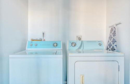 Stairway 3BR Apt w W D Ideal for Groups - Foto 34