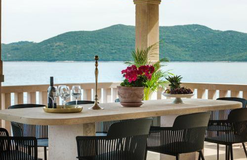 Villa Ragusea With a Private Beach - Photo 32