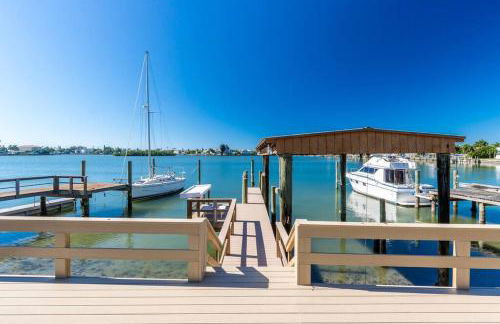 Amazing water front view home newly renovated 3BD 2BTH - Foto 1