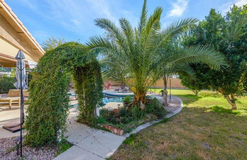 Luxe Desert-Chic 3BR with Heated Pool, Spa, and Grill - Foto 49