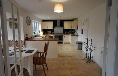 5bed House, 8 Double beds Perfect for large groups - Foto 28