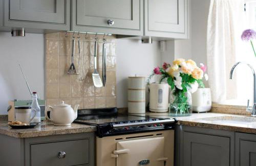 Climbing Rose Cottage - Dog Friendly - Peaceful Cotswold Cottage - Photo 14