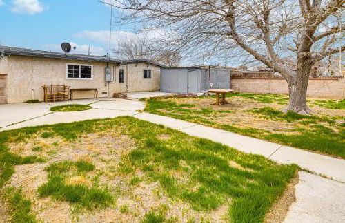 Work, Play and Relax Home with Yard in Lancaster! - Foto 3