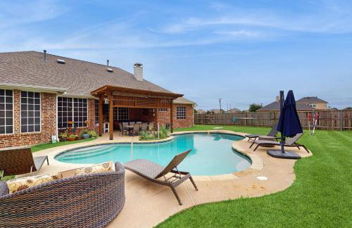 Pool and Outdoor Bar! Spacious Getaway in Sachse - Foto 25