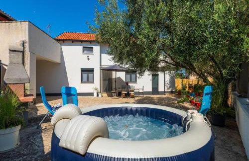 Adorable Home With Private Garden and Bubble Bath - Foto 2