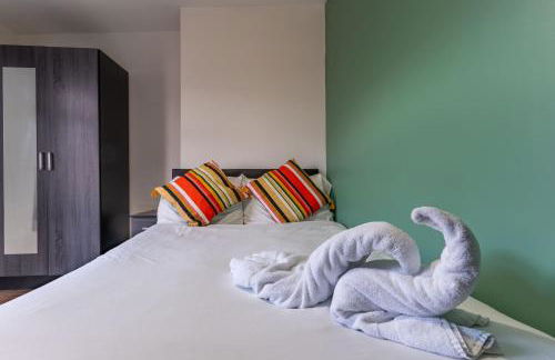 "Furnished Rentals Direct" DominionHouse cul-de-sac Home for 6 people in Anfield near LFC, Goodison Park, Free Street Parking, Suits Travellers, contractors and Family, Near Football action and 10 minutes drive to Liverpool City Centre - Foto 11