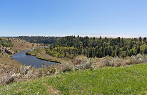 Lindas Perch by KABINO On Bank of Henrys Fork Mtn Views Fishing 6 acres Snake River WIFI - Foto 35