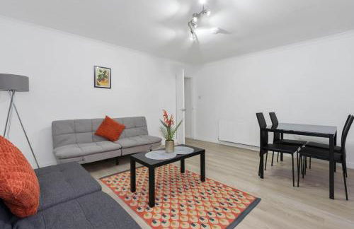 Free Parking - Sleeps 6 - Central - New Interior - Photo 11