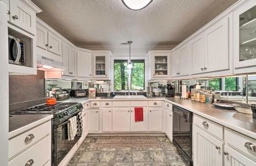 Serene Sky Valley Family Chalet with Fireplace - Foto 2