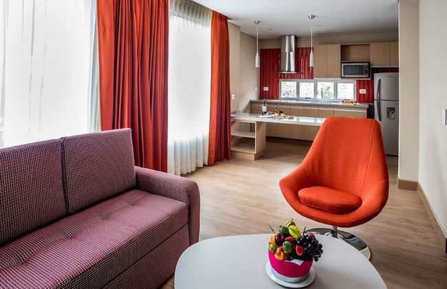 Hotel Plaza Suites - Photo 19