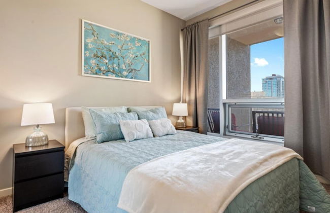 Modern DT Condo Balcony Parking Gym Hot Tub - Foto 12