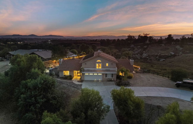 Chardonnay Charm by Avantstay Luxe Group Retreat w/ Pool Mins to Wineries - Foto 48