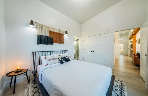 Brycegate Retreat. Stunning Views. Modern Comforts. - Photo 8