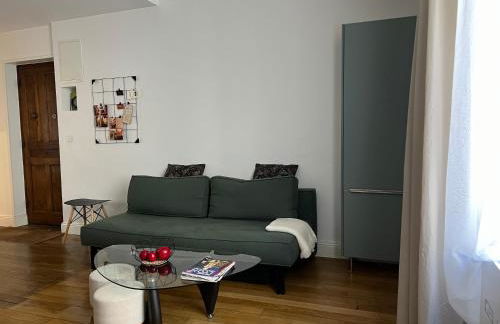Cosy Appartement Lyon Valmy - parking - Foto 6