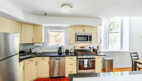 Modern 3BR Townhouse with Private Rooftop & Parking Minutes to NYC - Foto 2