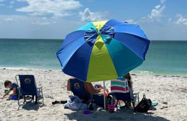 Stylish coastal retreat with Heated Saltwater pool - Foto 32