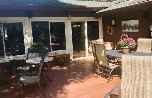 Lake Escape to an Elegant 4 Br Home - Foto 10