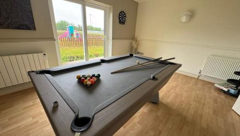 Home with Natural Mineral Spring Water near Stamford - Foto 4, Game Room