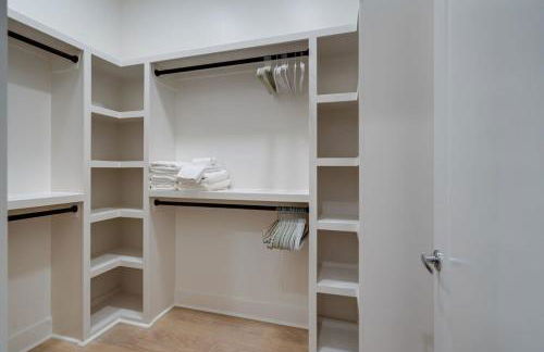 Luxury Townhouse with Rooftop Deck Less than 10 mins to Downtown - Foto 24