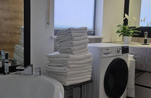 CASA8070 - Exklusive große Maisonette-Wohnung 91 qm für Familien, Gruppen, Geschäftsreisende, inklusive Parkplatz, WLAN, Kaffee und Tee, voll ausgestattet für 1 bis 9 Personen, zentrumsnah an der Autobahn A9 Ingolstadt-Süd - Photo 70