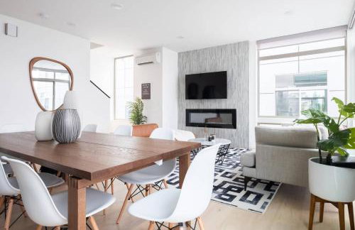 Designer Urban Retreat w Rooftop Deck & Fireplace - Foto 31