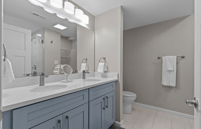 Uptown Elegant Escape | JZ Vacation Rentals - Photo 36