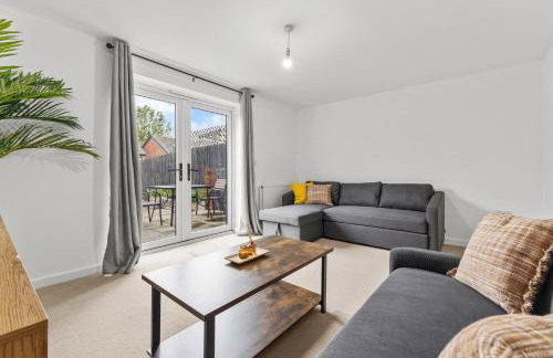 3 Bedroom house with 5 beds and Parking 18LW - Photo 2