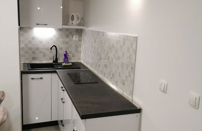 M & J Central Suites - Photo 42