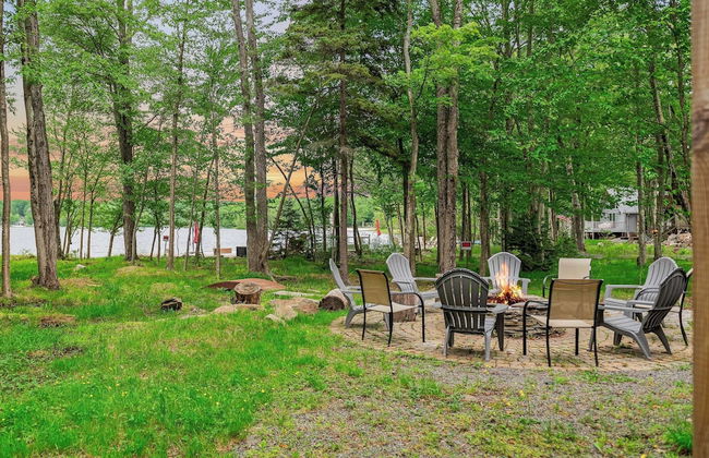 Tavern at the Woods by Avantstay Lakefront Views, Hot Tub, Firepit, Game Room - Foto 48
