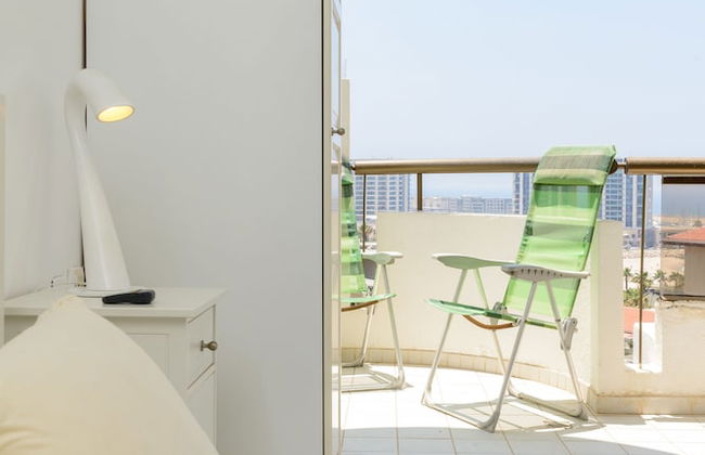 3BR Apt Steps from Sea W Parking - Foto 17